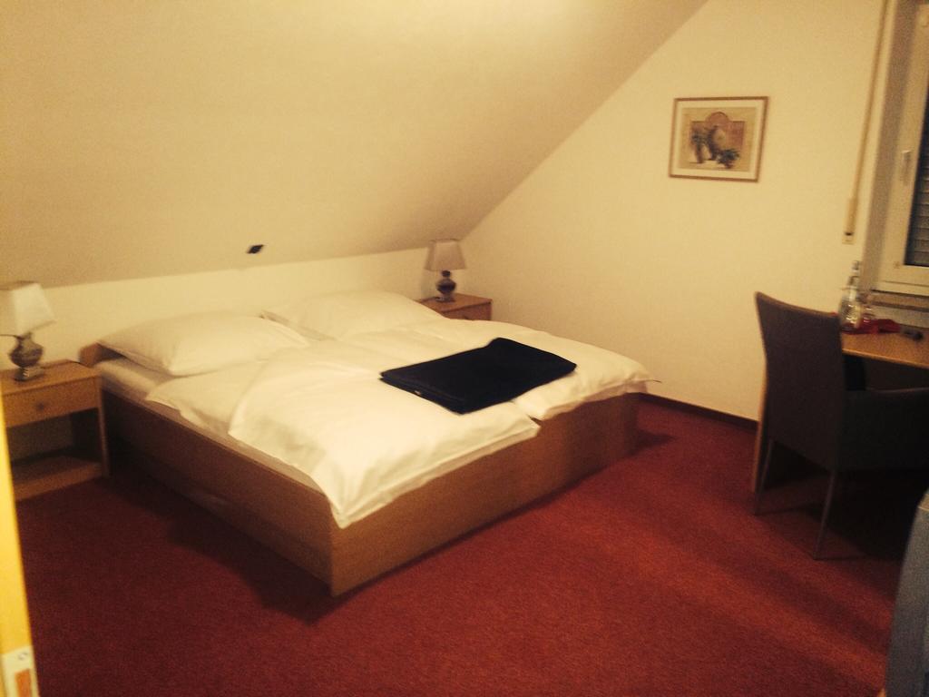 Hotel Friesenhof Westoverledingen Pokoj fotografie